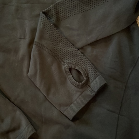 GapFit 3/4 zip black pullover - Picture 3 of 3